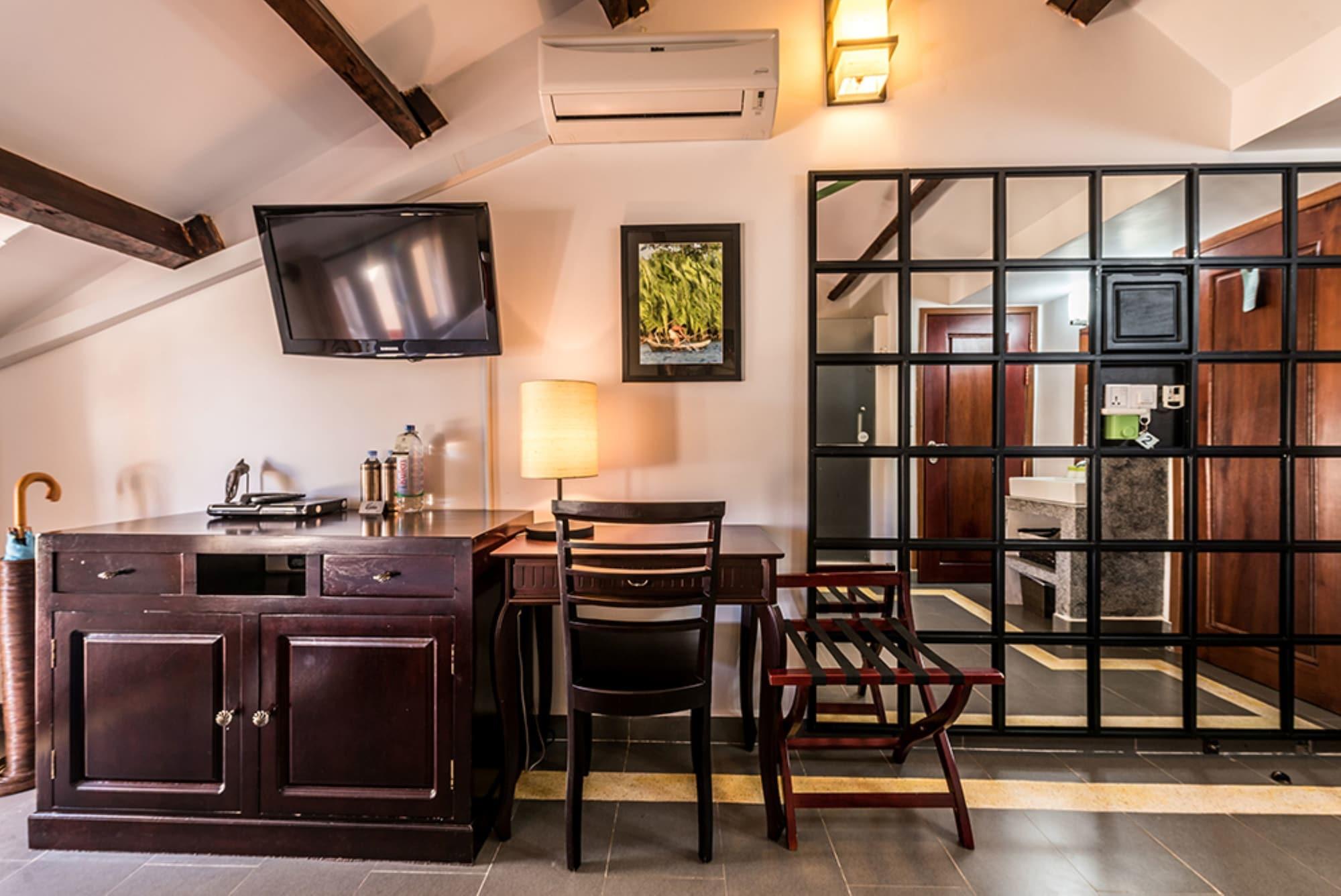The Columns Hotel Kampot Exterior foto