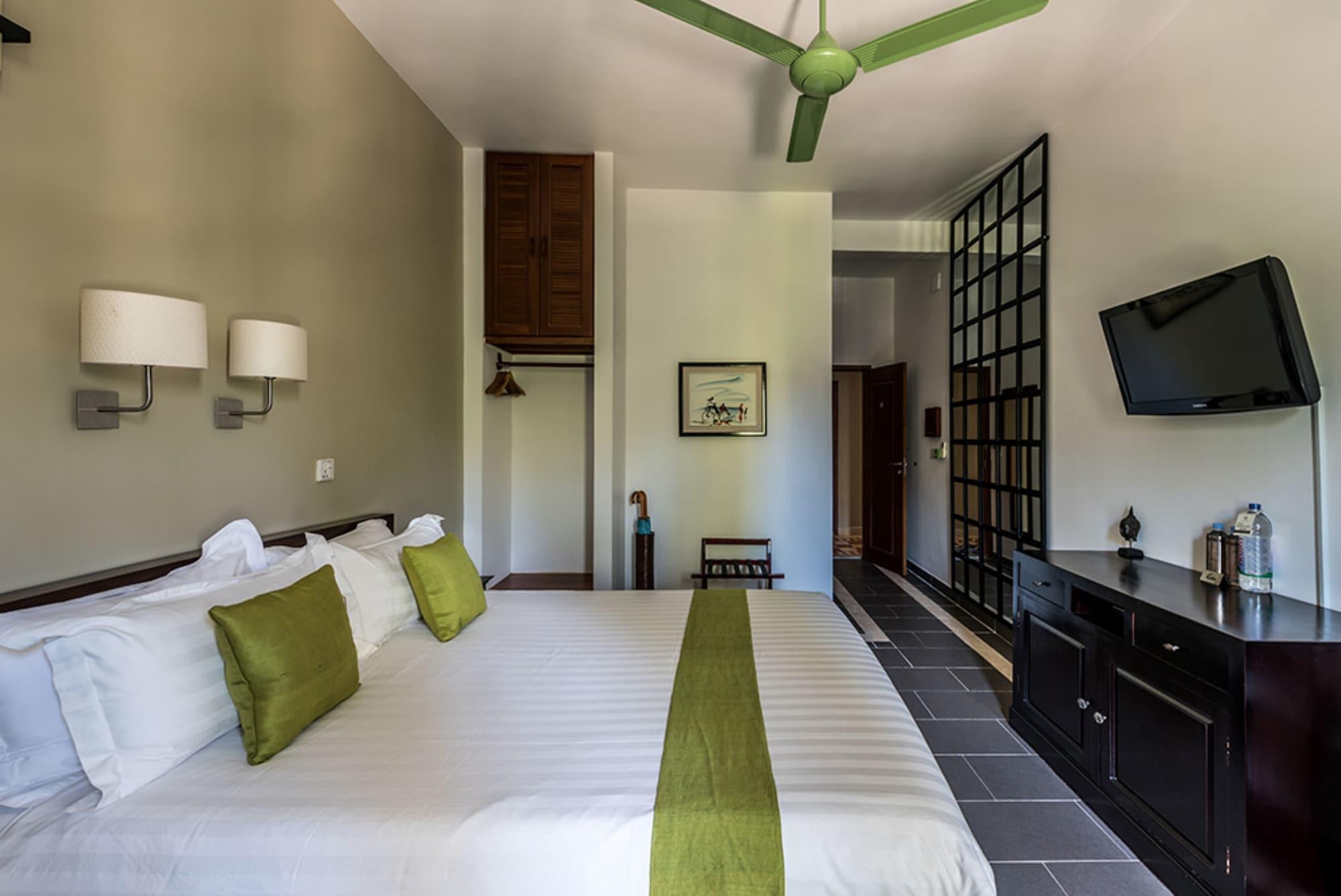 The Columns Hotel Kampot Exterior foto