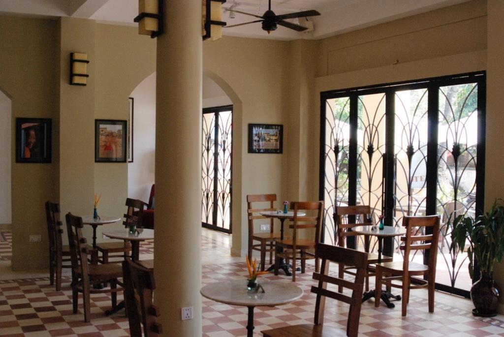 The Columns Hotel Kampot Exterior foto