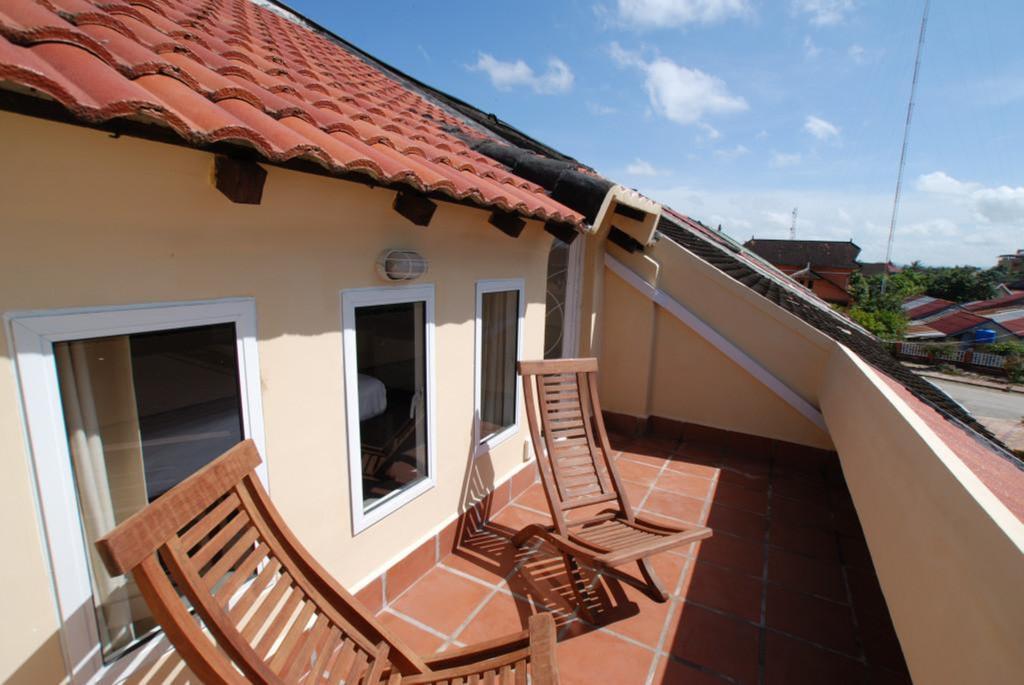 The Columns Hotel Kampot Exterior foto