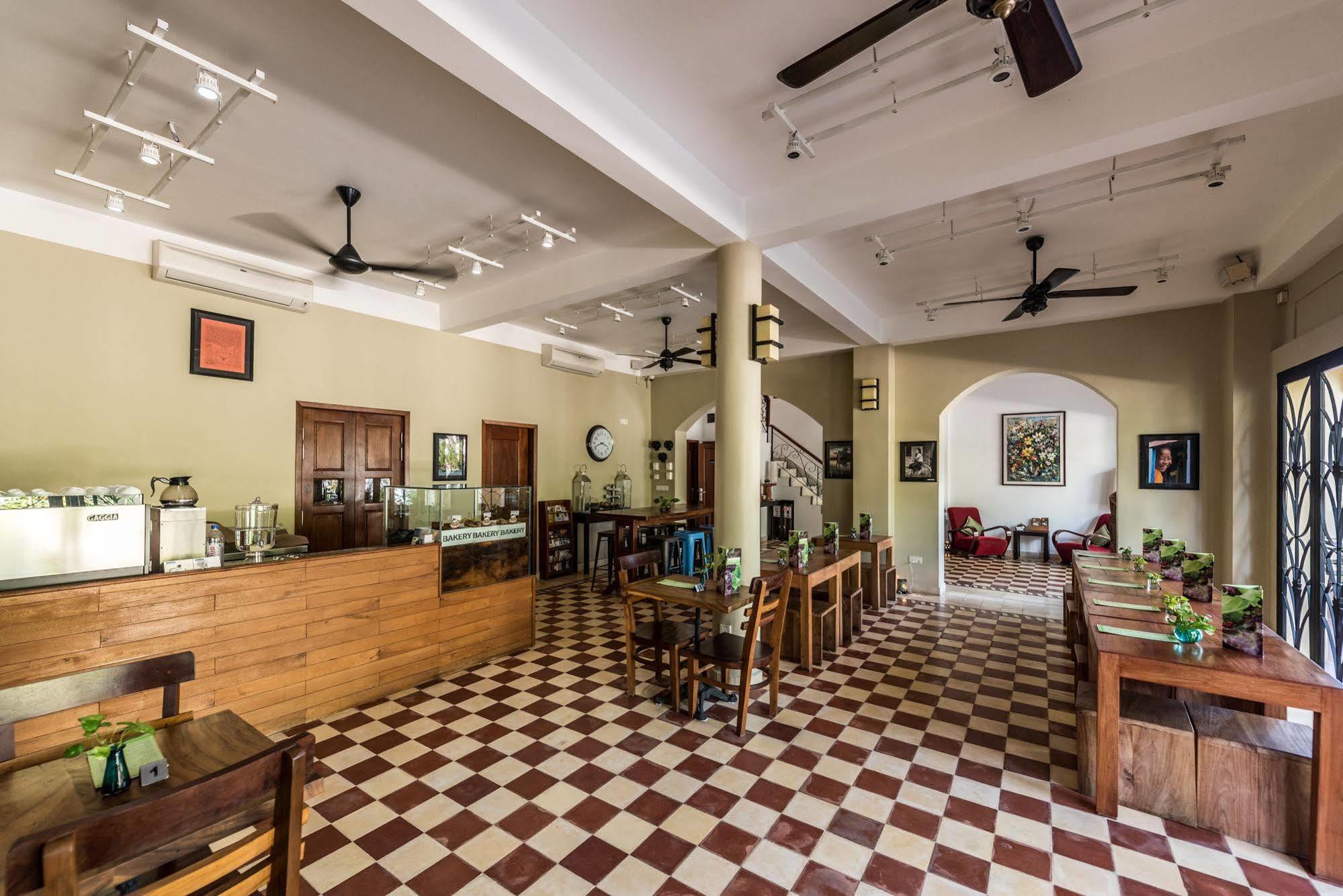 The Columns Hotel Kampot Exterior foto